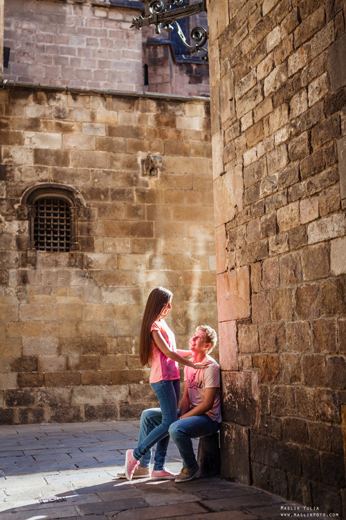 Impresionante paseo fotográfico de enamorados en Barcelona. Fotógrafo en Barcelona  Maslik Yulia