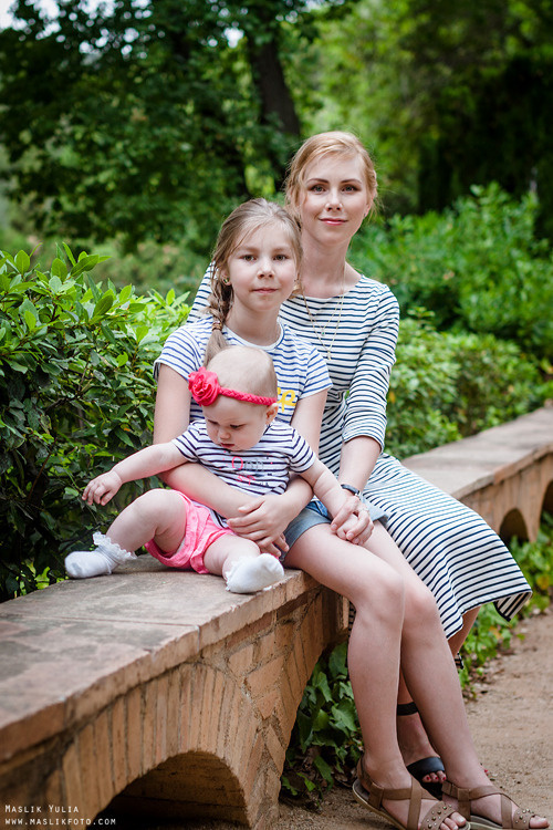 Семейная фотосессия в Барселоне в  парке Лабиринт. Фотограф в Барселоне Испании Маслик Юлия