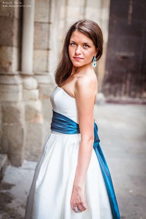 Elegante paseo fotográfico de boda. Fotógrafo en Barcelona  Maslik Yulia