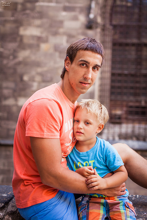 Perky sesión de fotos familiares en Barcelona. Fotógrafo en Barcelona  Maslik Yulia