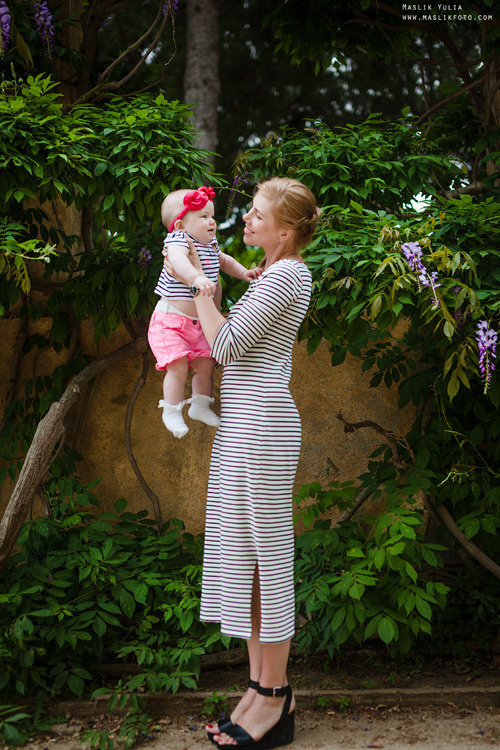 Семейная фотосессия в Барселоне в  парке Лабиринт. Фотограф в Барселоне Испании Маслик Юлия