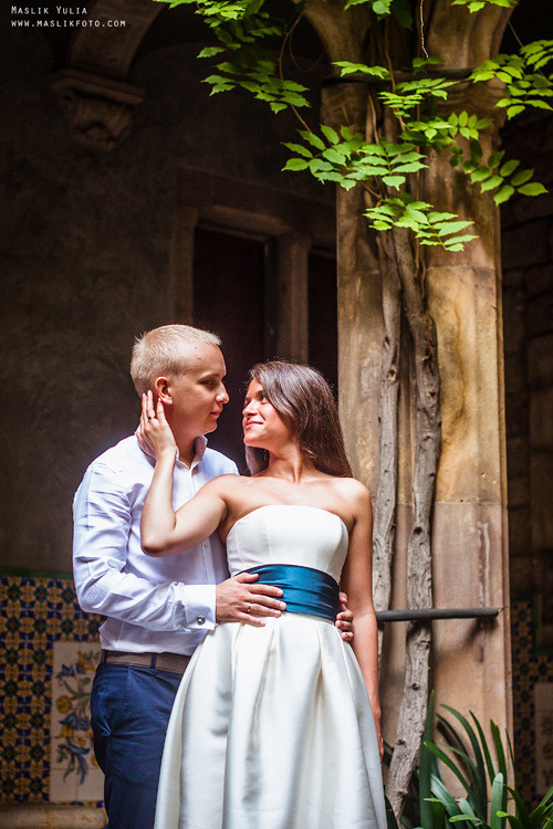 Elegante paseo fotográfico de boda. Fotógrafo en Barcelona  Maslik Yulia