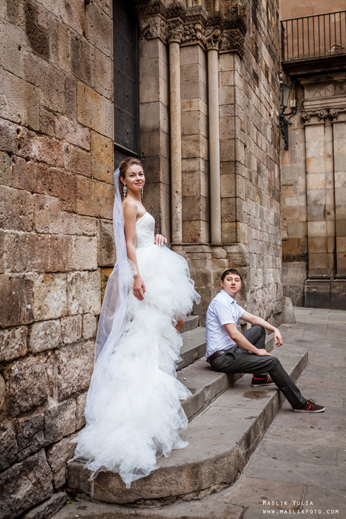 Sesión de fotos de boda en el puerto de Barcelona. Fotógrafo en Barcelona  Maslik Yulia