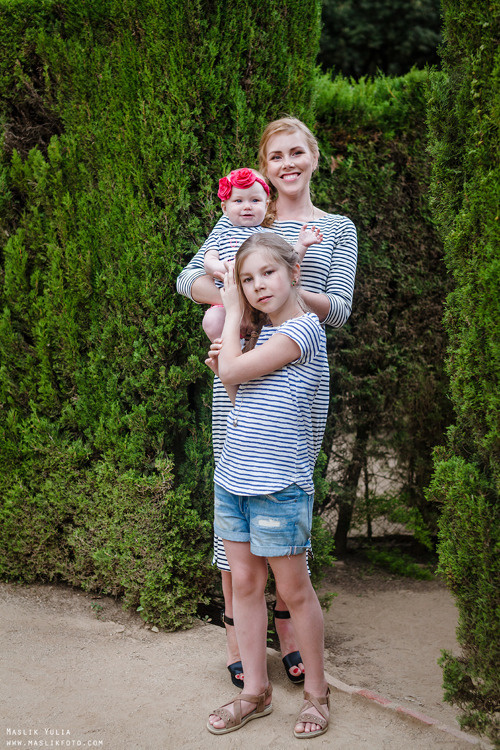 Семейная фотосессия в Барселоне в  парке Лабиринт. Фотограф в Барселоне Испании Маслик Юлия