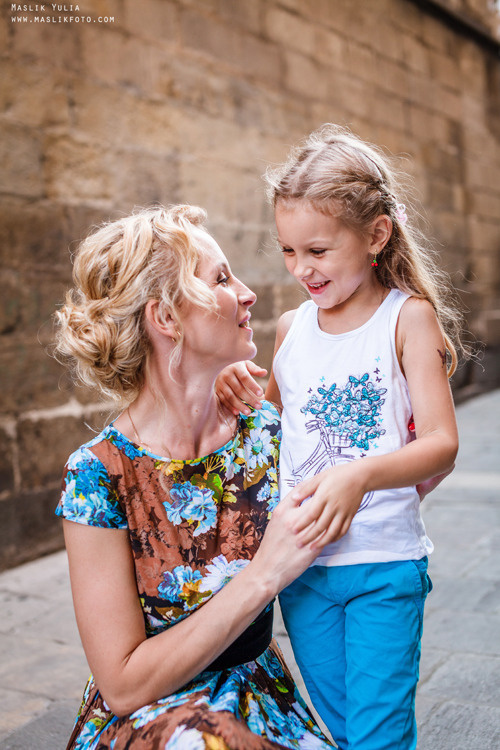 Sesión de fotos familiares en un viaje a Barcelona. Fotógrafo en Barcelona  Maslik Yulia