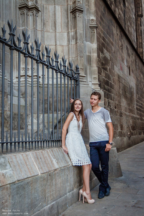 Impresionante paseo fotográfico de enamorados en Barcelona. Fotógrafo en Barcelona  Maslik Yulia