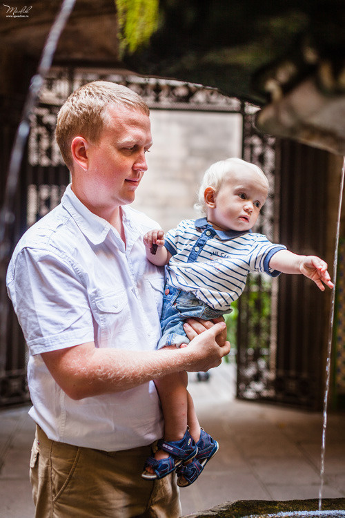 Sesión de fotos familiares en Barcelona. Fotógrafo en Barcelona  Maslik Yulia