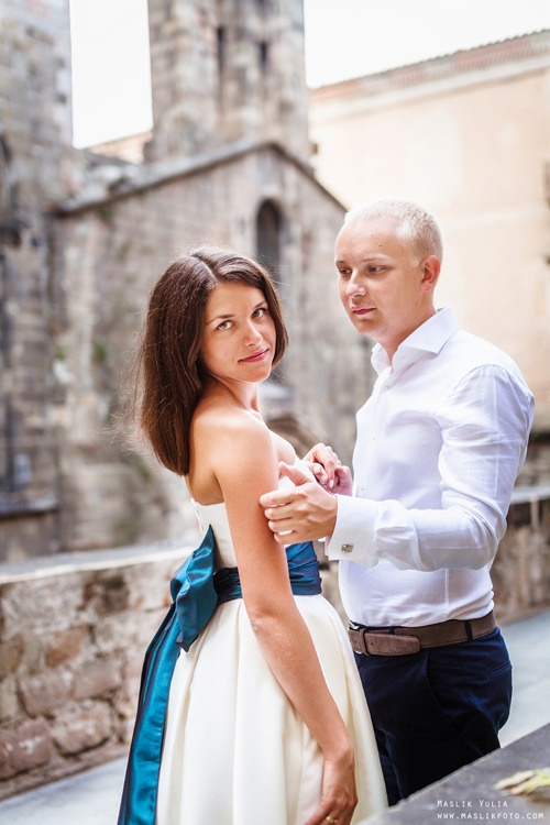 Elegante paseo fotográfico de boda. Fotógrafo en Barcelona  Maslik Yulia