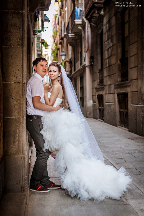 Sesión de fotos de boda en el puerto de Barcelona. Fotógrafo en Barcelona  Maslik Yulia