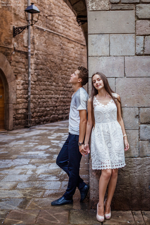 Impresionante paseo fotográfico de enamorados en Barcelona. Fotógrafo en Barcelona  Maslik Yulia