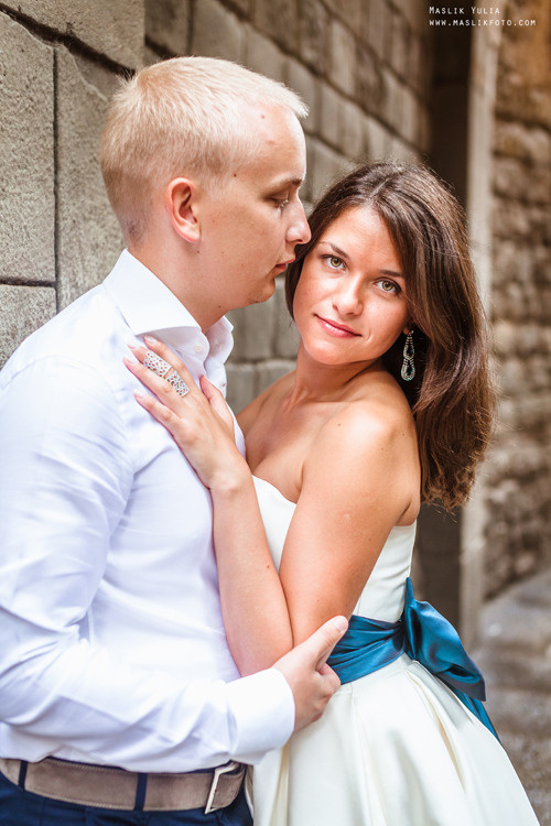 Elegante paseo fotográfico de boda. Fotógrafo en Barcelona  Maslik Yulia