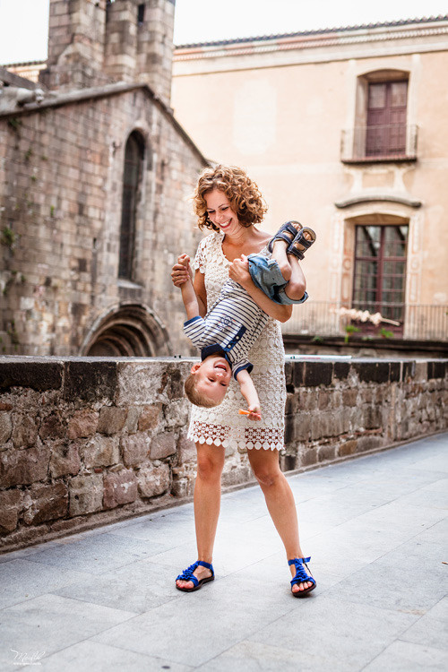 Sesión de fotos familiares en Barcelona. Fotógrafo en Barcelona  Maslik Yulia