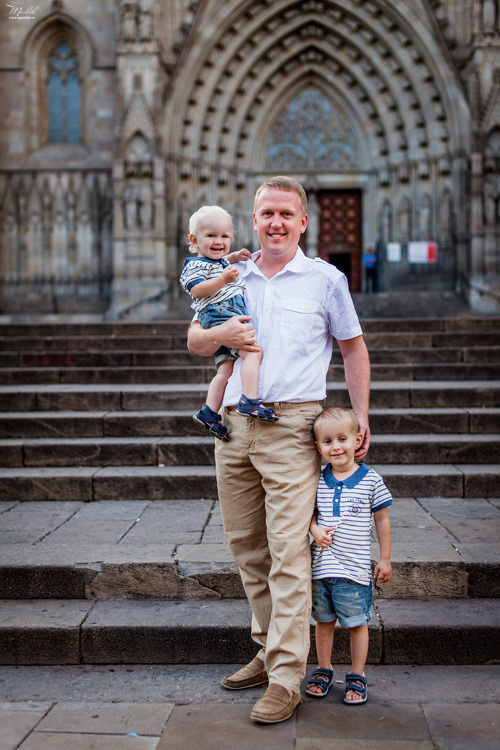 Sesión de fotos familiares en Barcelona. Fotógrafo en Barcelona  Maslik Yulia