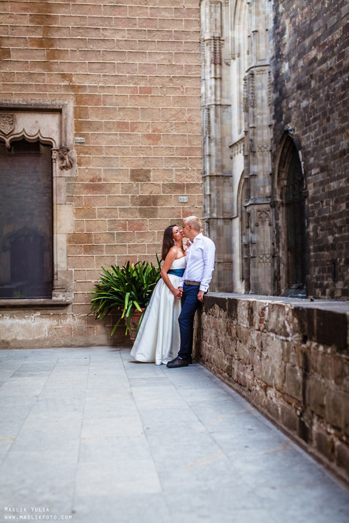 Elegante paseo fotográfico de boda. Fotógrafo en Barcelona  Maslik Yulia
