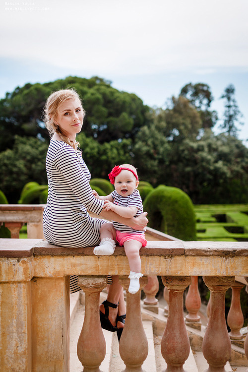 Семейная фотосессия в Барселоне в  парке Лабиринт. Фотограф в Барселоне Испании Маслик Юлия