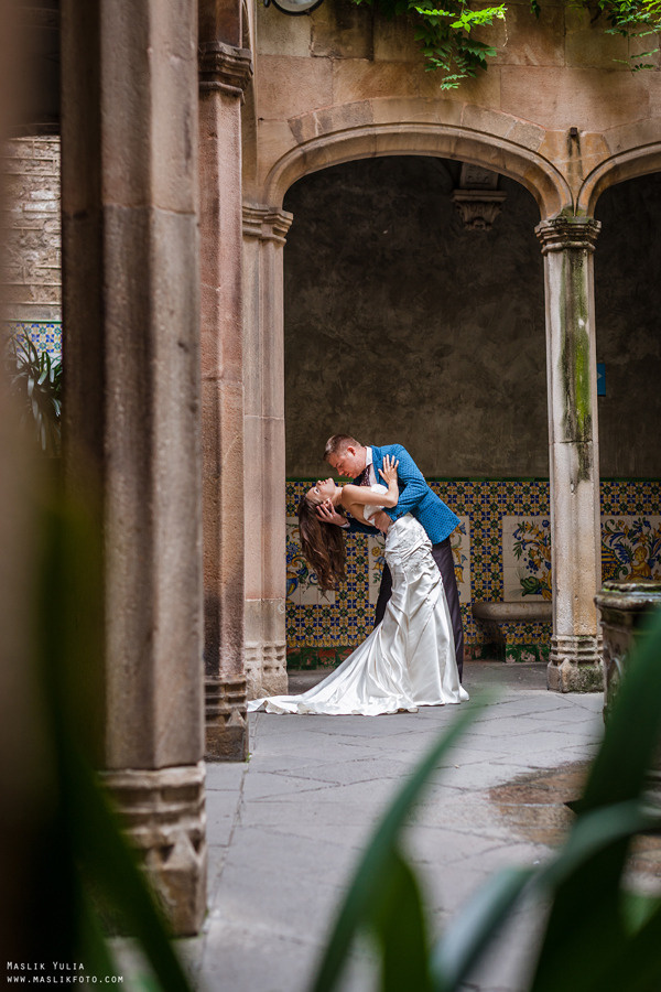 Sesión de fotos de boda en Barcelona en el Parque Laberinto. Fotógrafo en Barcelona  Maslik Yulia