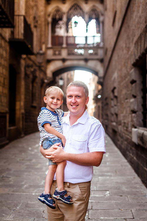 Sesión de fotos familiares en Barcelona. Fotógrafo en Barcelona  Maslik Yulia