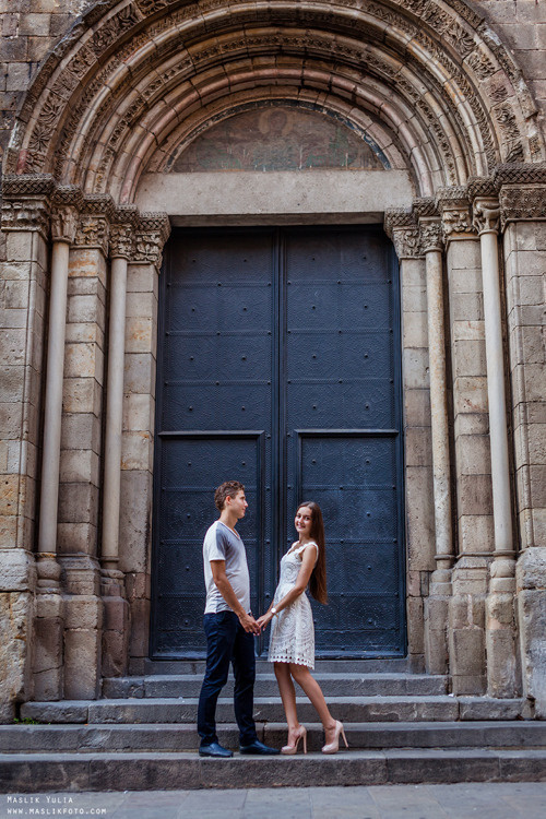 Impresionante paseo fotográfico de enamorados en Barcelona. Fotógrafo en Barcelona  Maslik Yulia