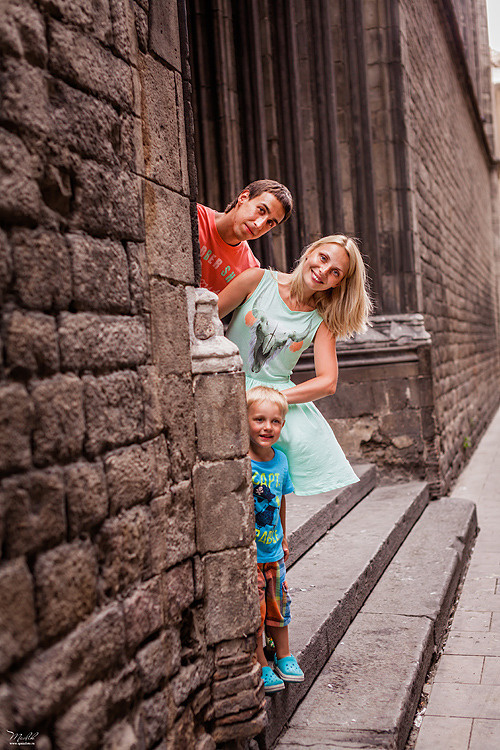 Perky sesión de fotos familiares en Barcelona. Fotógrafo en Barcelona  Maslik Yulia
