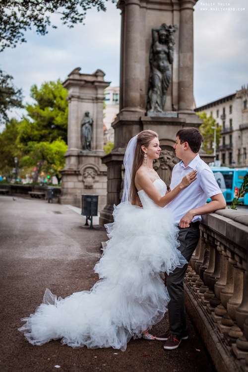 Sesión de fotos de boda en el puerto de Barcelona. Fotógrafo en Barcelona  Maslik Yulia