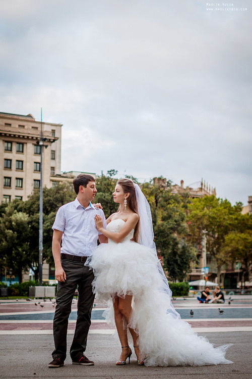 Sesión de fotos de boda en el puerto de Barcelona. Fotógrafo en Barcelona  Maslik Yulia