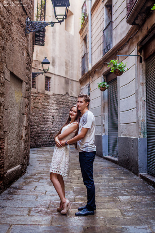 Impresionante paseo fotográfico de enamorados en Barcelona. Fotógrafo en Barcelona  Maslik Yulia
