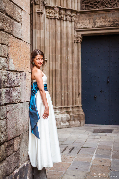 Elegante paseo fotográfico de boda. Fotógrafo en Barcelona  Maslik Yulia