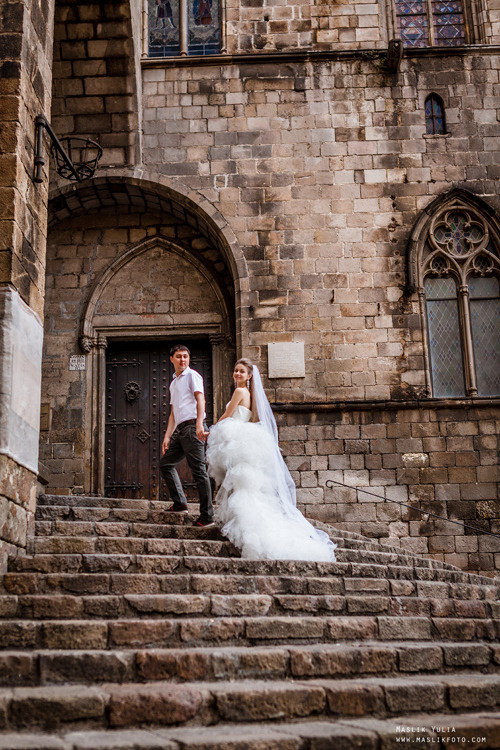 Sesión de fotos de boda en el puerto de Barcelona. Fotógrafo en Barcelona  Maslik Yulia
