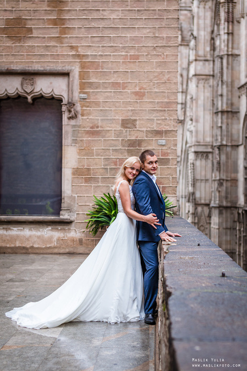 Sesión de fotos lluviosa en Barcelona. Fotógrafo en Barcelona  Maslik Yulia
