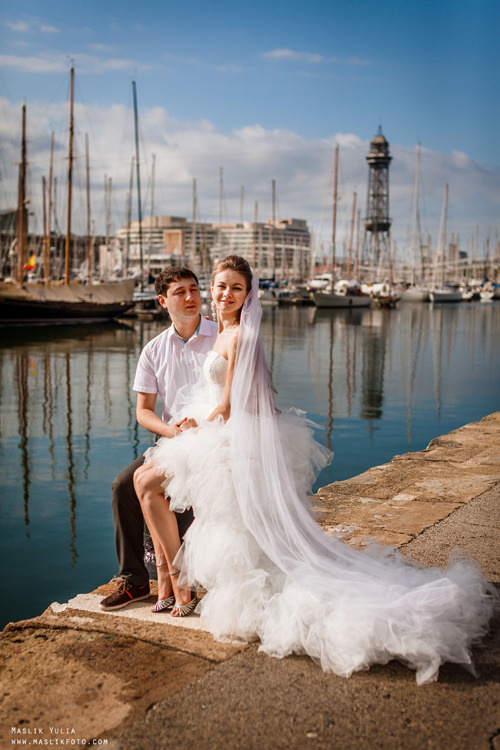 Sesión de fotos de boda en el puerto de Barcelona. Fotógrafo en Barcelona  Maslik Yulia