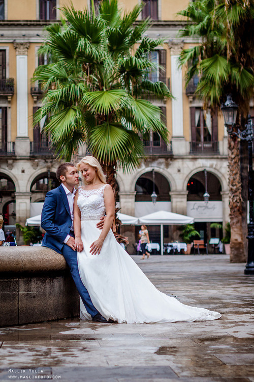 Sesión de fotos lluviosa en Barcelona. Fotógrafo en Barcelona  Maslik Yulia