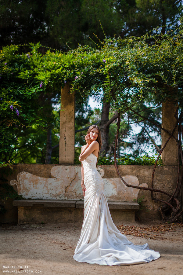 Sesión de fotos de boda en Barcelona en el Parque Laberinto. Fotógrafo en Barcelona  Maslik Yulia