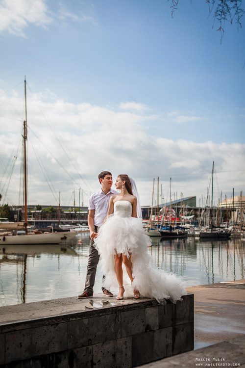 Sesión de fotos de boda en el puerto de Barcelona. Fotógrafo en Barcelona  Maslik Yulia