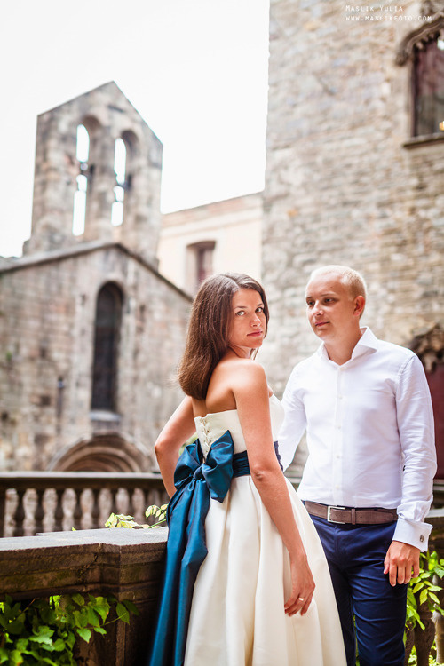 Elegante paseo fotográfico de boda. Fotógrafo en Barcelona  Maslik Yulia