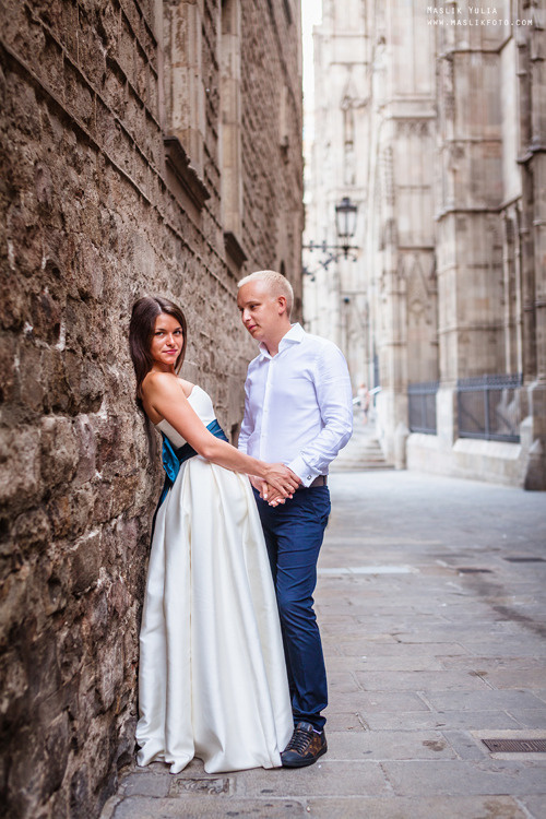 Elegante paseo fotográfico de boda. Fotógrafo en Barcelona  Maslik Yulia