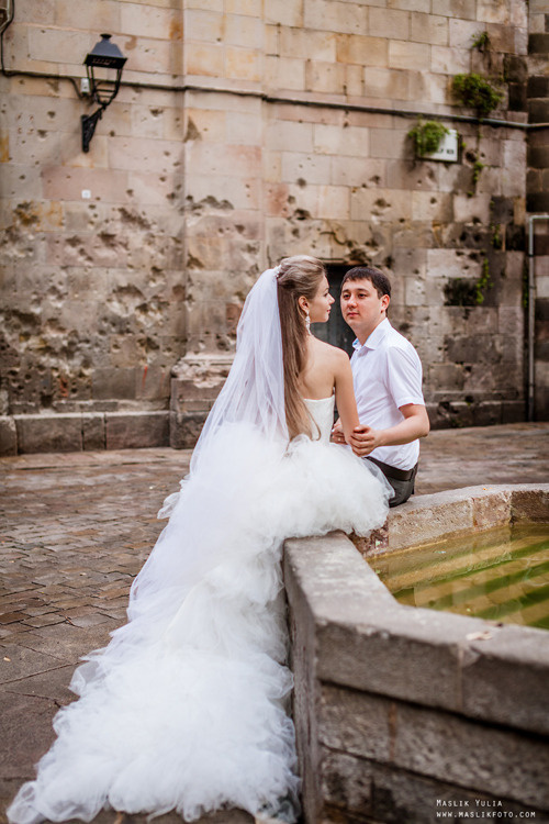 Sesión de fotos de boda en el puerto de Barcelona. Fotógrafo en Barcelona  Maslik Yulia