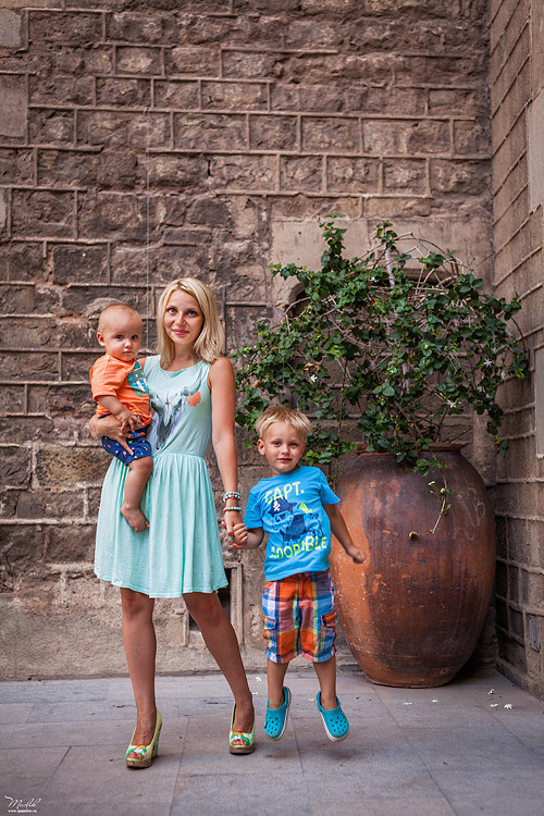 Perky sesión de fotos familiares en Barcelona. Fotógrafo en Barcelona  Maslik Yulia
