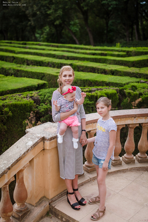 Семейная фотосессия в Барселоне в  парке Лабиринт. Фотограф в Барселоне Испании Маслик Юлия
