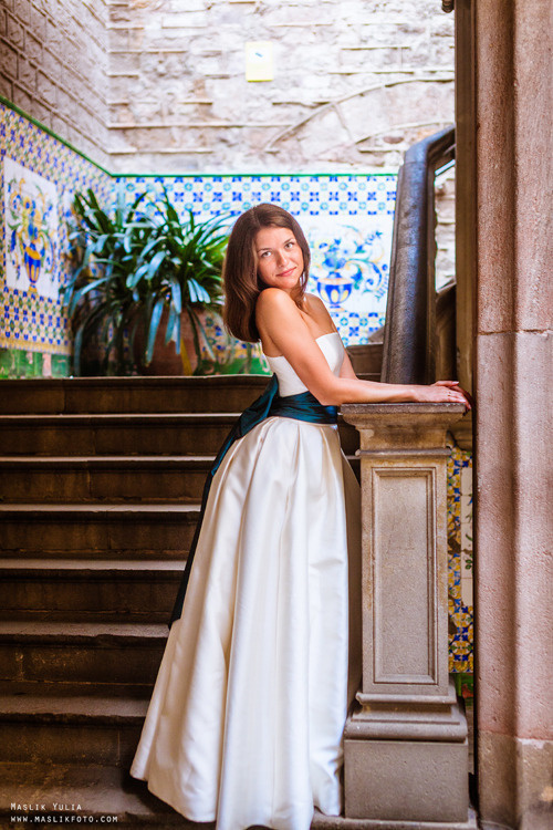 Elegante paseo fotográfico de boda. Fotógrafo en Barcelona  Maslik Yulia