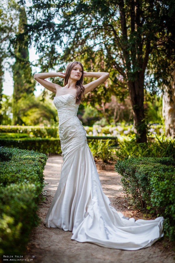 Sesión de fotos de boda en Barcelona en el Parque Laberinto. Fotógrafo en Barcelona  Maslik Yulia