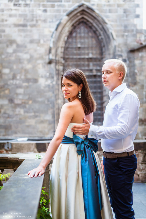 Elegante paseo fotográfico de boda. Fotógrafo en Barcelona  Maslik Yulia