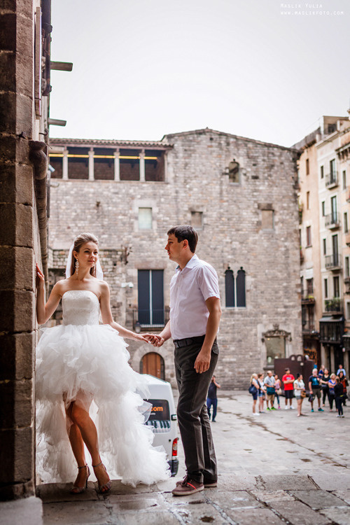 Sesión de fotos de boda en el puerto de Barcelona. Fotógrafo en Barcelona  Maslik Yulia