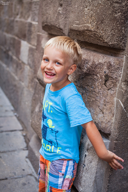 Perky sesión de fotos familiares en Barcelona. Fotógrafo en Barcelona  Maslik Yulia
