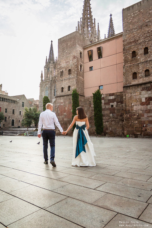Elegante paseo fotográfico de boda. Fotógrafo en Barcelona  Maslik Yulia