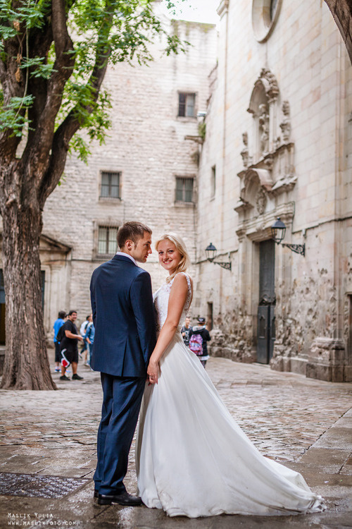 Sesión de fotos lluviosa en Barcelona. Fotógrafo en Barcelona  Maslik Yulia