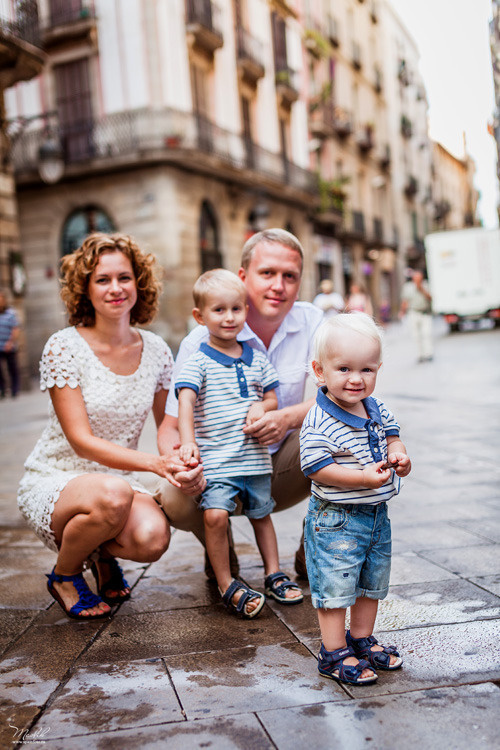 Sesión de fotos familiares en Barcelona. Fotógrafo en Barcelona  Maslik Yulia