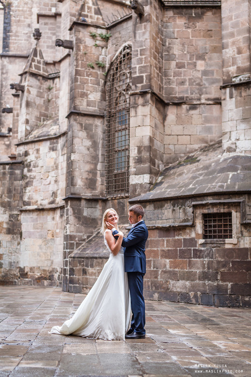 Sesión de fotos lluviosa en Barcelona. Fotógrafo en Barcelona  Maslik Yulia