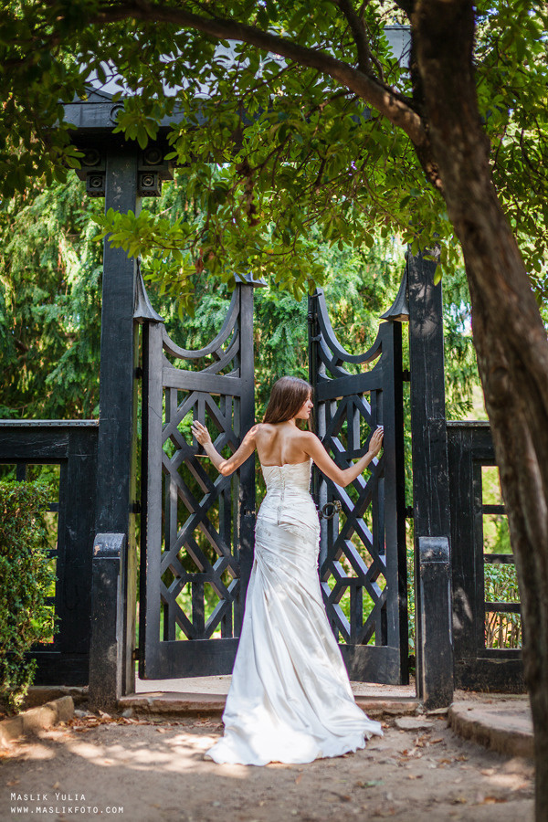 Sesión de fotos de boda en Barcelona en el Parque Laberinto. Fotógrafo en Barcelona  Maslik Yulia