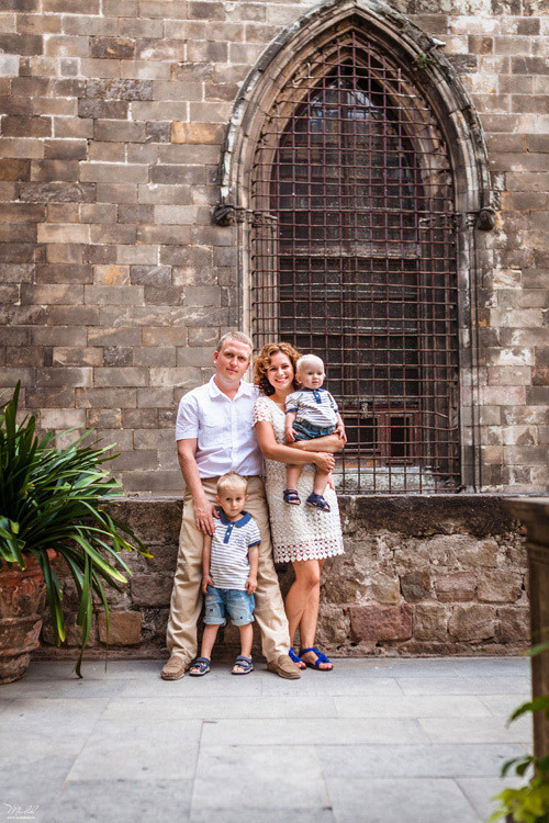 Sesión de fotos familiares en Barcelona. Fotógrafo en Barcelona  Maslik Yulia