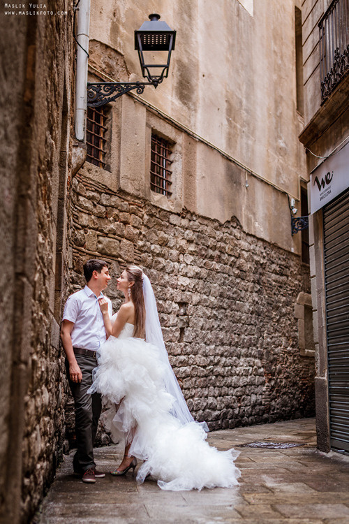 Sesión de fotos de boda en el puerto de Barcelona. Fotógrafo en Barcelona  Maslik Yulia